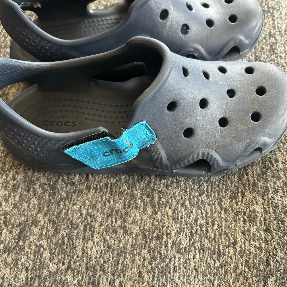 Crocs Size J2 Navy Blue Swiftwater Wave Sandals